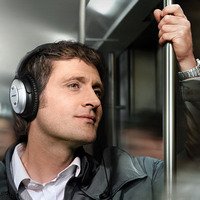 Слушать музыку в транспорте