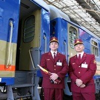 Проводник забирает билет